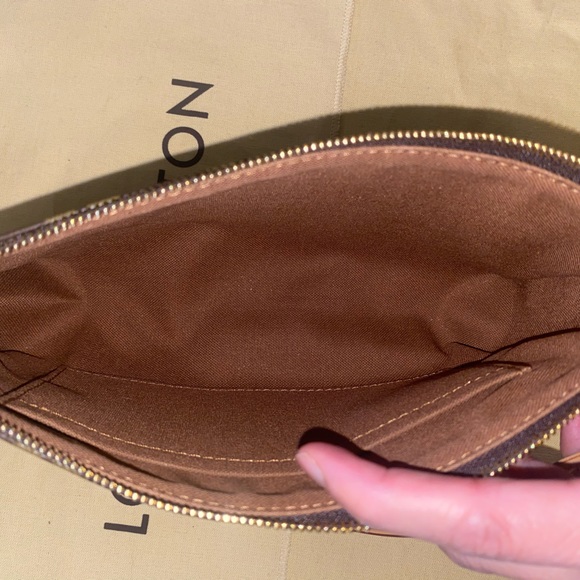 LV Pochette Accesories New Model - Picture 11 of 16